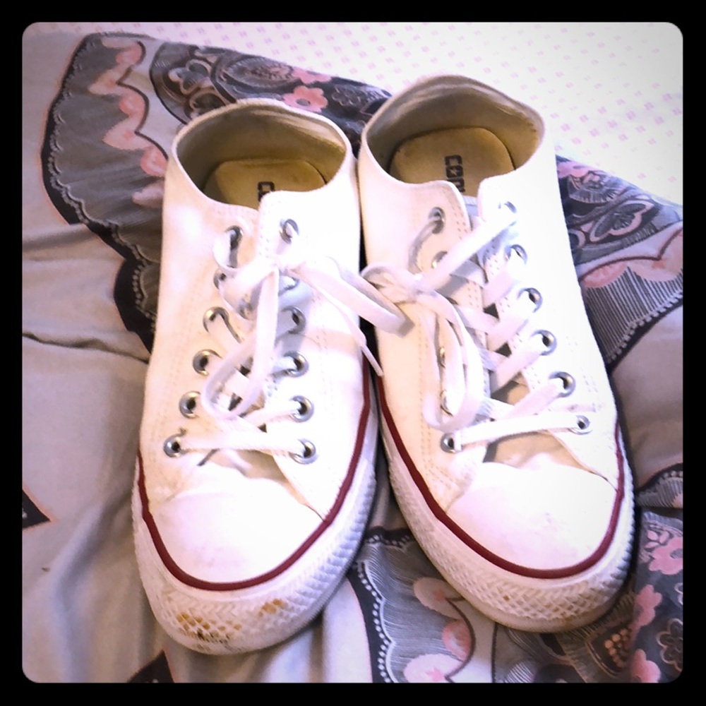 Women’s white converse sneakers